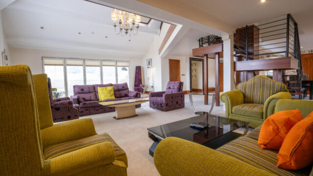 Feature-Party-Suite-Lounge-5